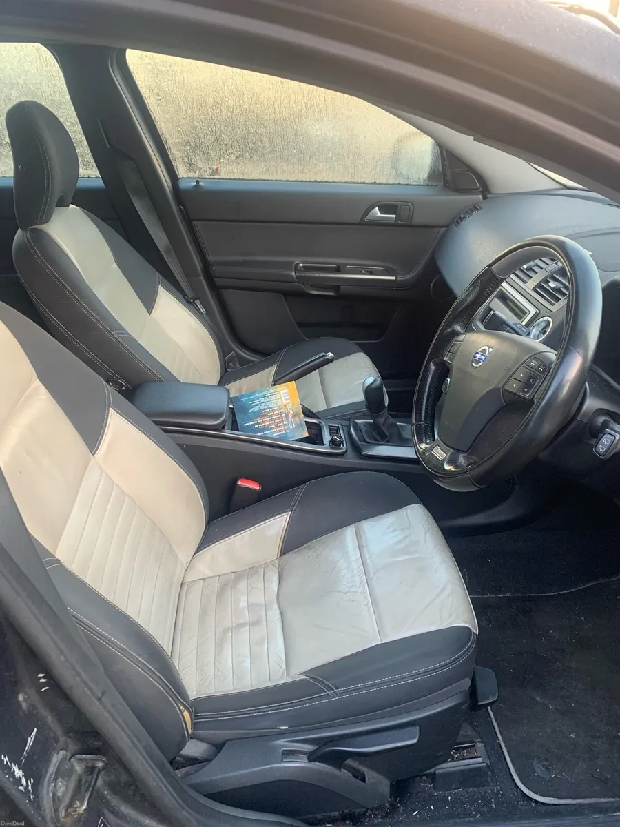 2011 VOLVO R DESIGN Diesel - Image 3