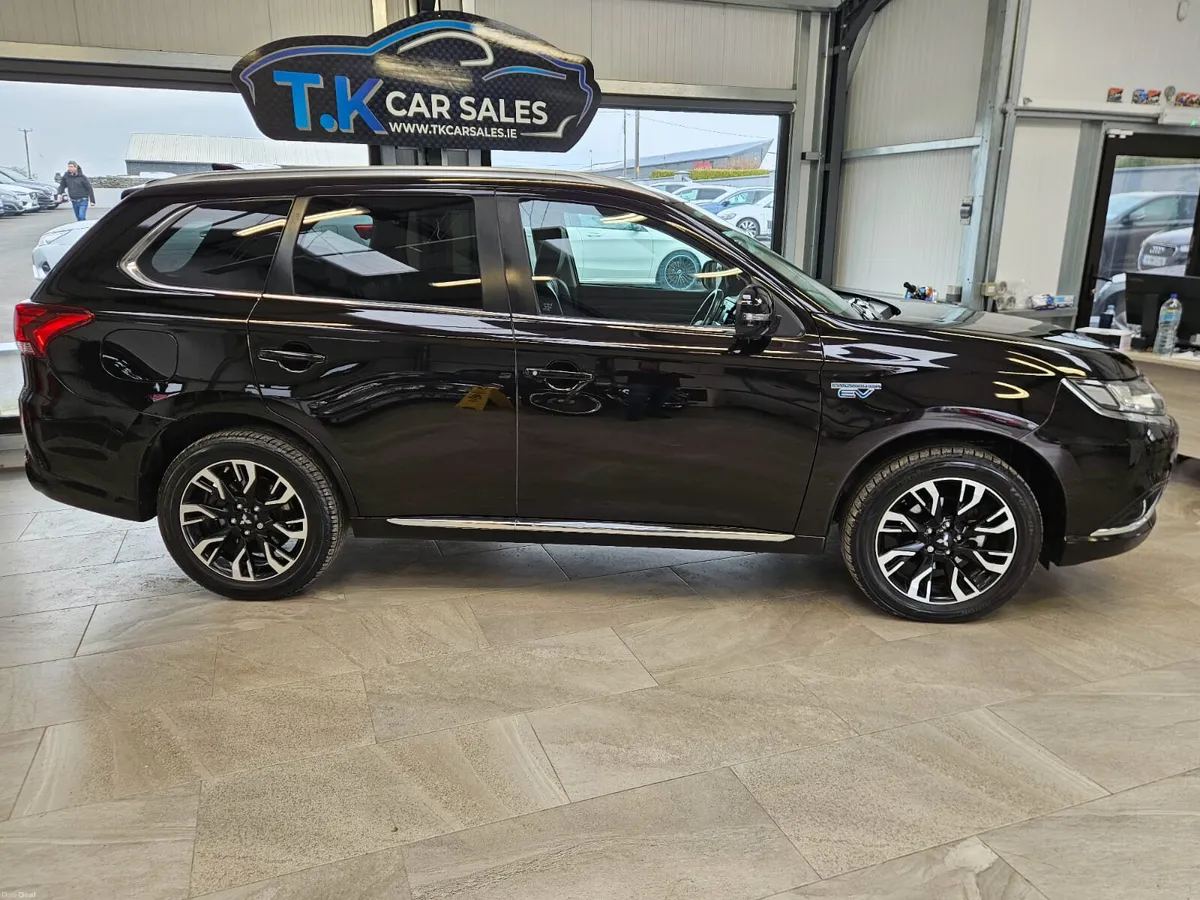 18 MITSUBISHI OUTLANDER PHEV 2.0 PETROL PHEV - Image 3