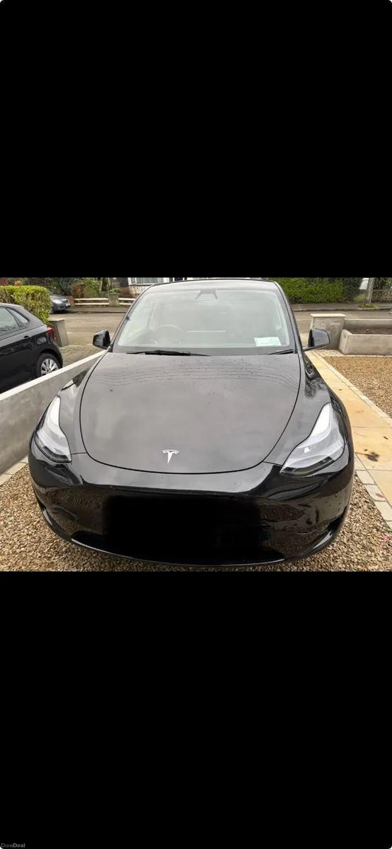 Tesla Model Y 2023 - Image 1