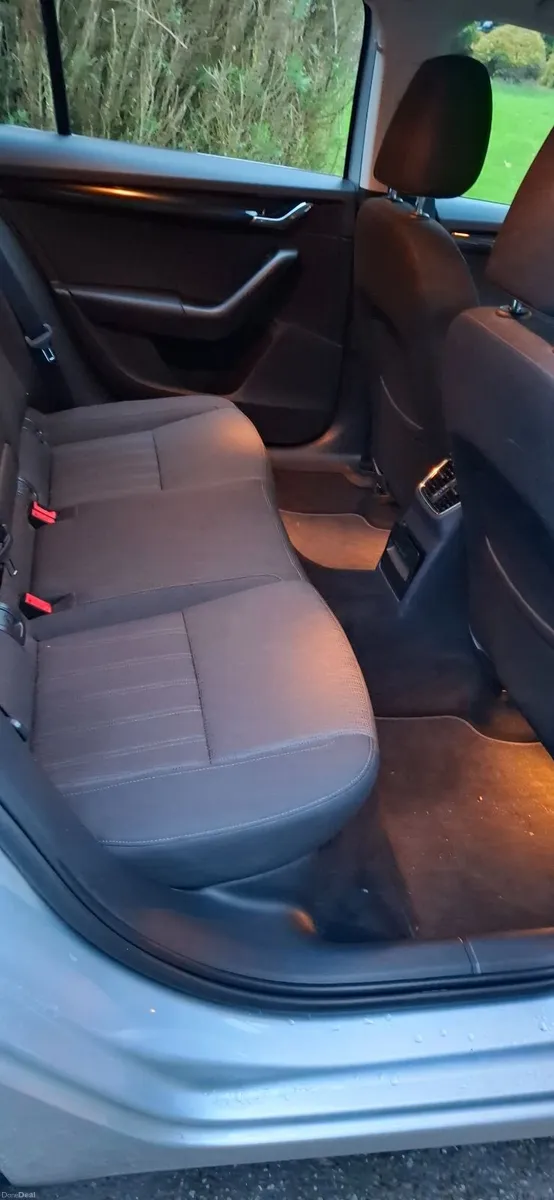 172 Skoda Octavia ,2lt Diesel, FSH, NCT 7/27 - Image 3