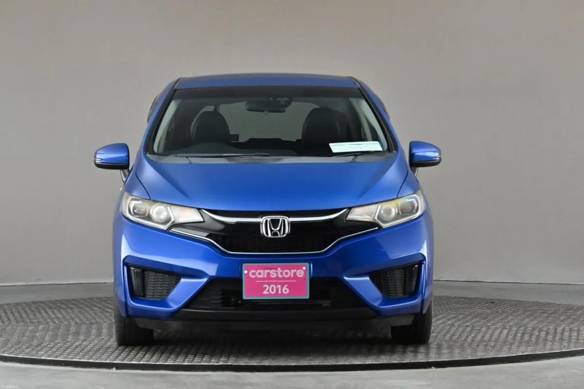 Honda Fit 1.5 HYBRID **HALF LEATHER**ANDROID AUTO* - Image 2