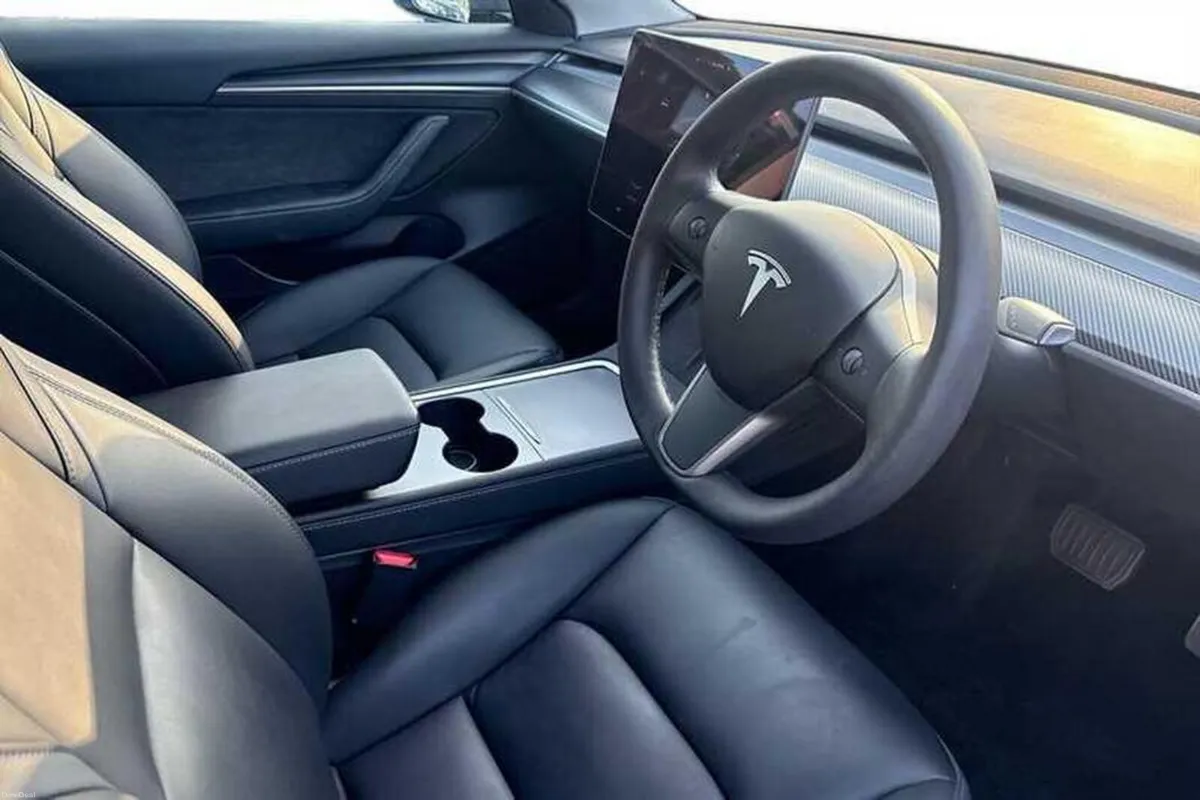 221 Tesla Model 3 Long Range - Image 4