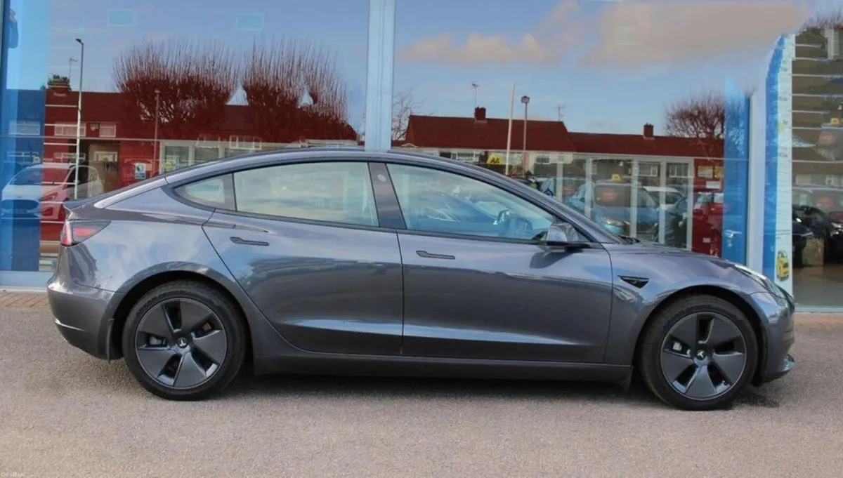 212 Tesla Model 3 Standard Plus - Image 3