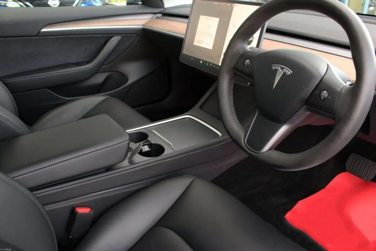 212 Tesla Model 3 Standard Plus - Image 4