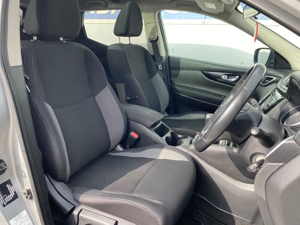 Nissan Qashqai 1.6 Sv Pan Roof  Low kms - Image 6