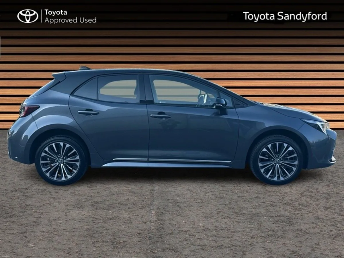 Toyota Corolla LUNA SPORT HATCHBACK // AIR CON // - Image 3