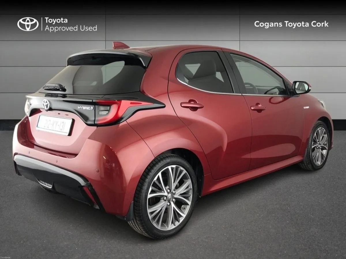 Toyota Yaris YARIS HYBRID PLATINUM - Image 2
