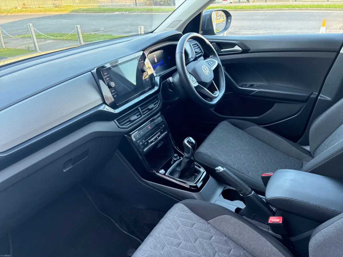 Volkswagen T-Cross EDITION75 1.0 MANUAL 5SPEED 95B - Image 3