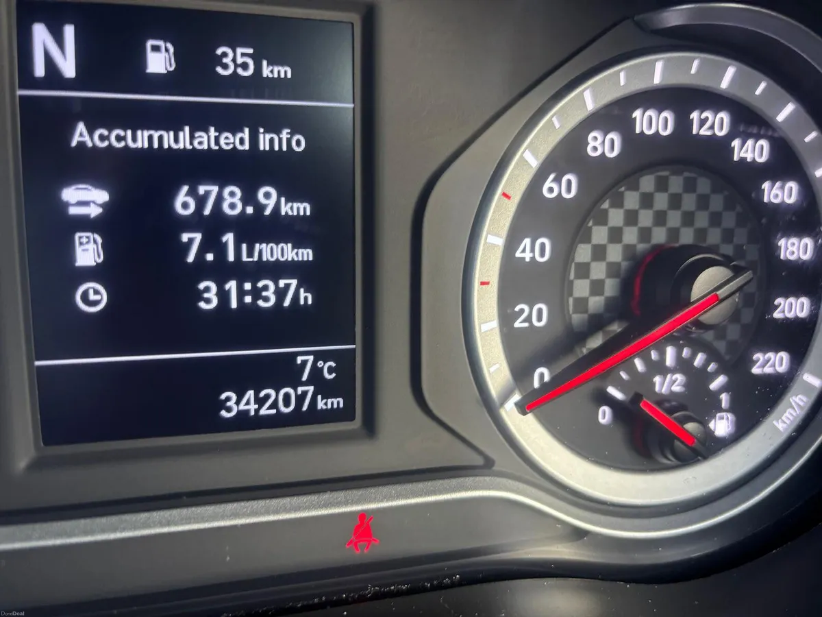 Hyundai i10   AUTOMATIC  LOW  MILEAGE - Image 3