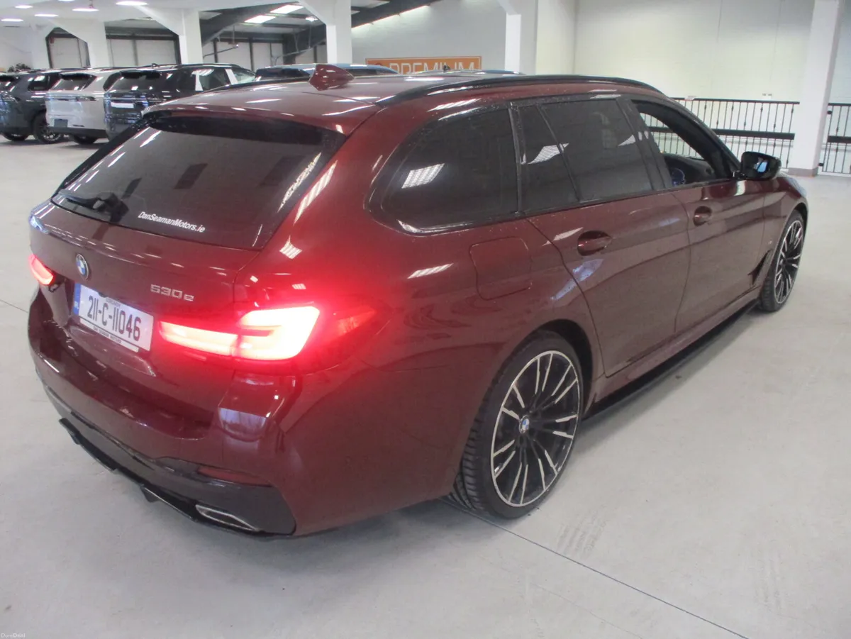 BMW 5-Series M-SPORT TOURING PHEV 2021 - Image 4