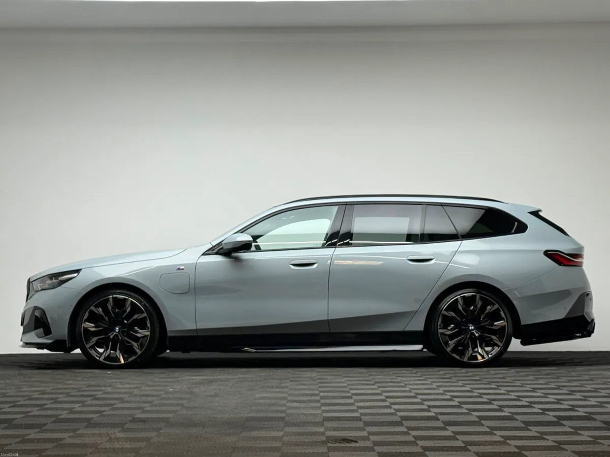 BMW 5-Series 530E M SPORT *PAN ROOF* - Image 4