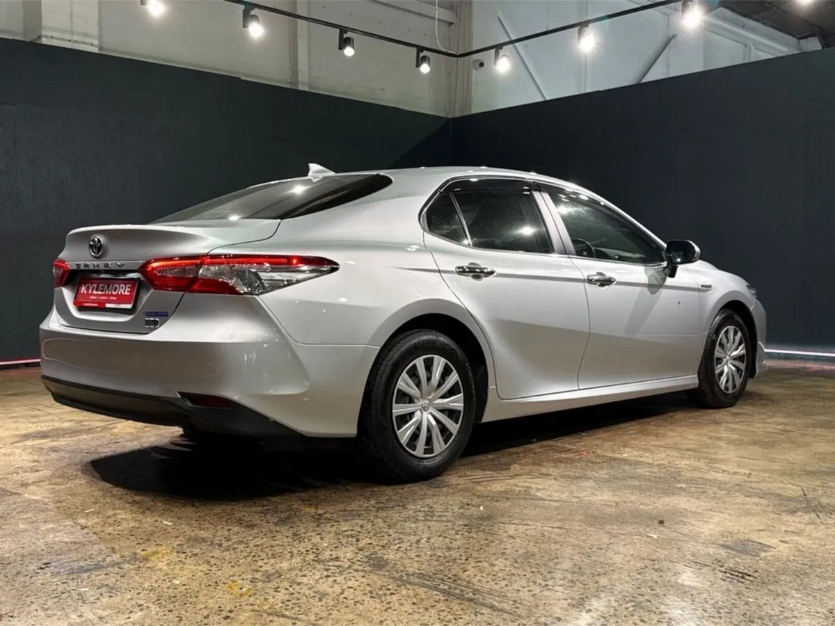 Toyota Camry HYBRID 2.5L AUTOMATIC - REVERSE CAMER - Image 4