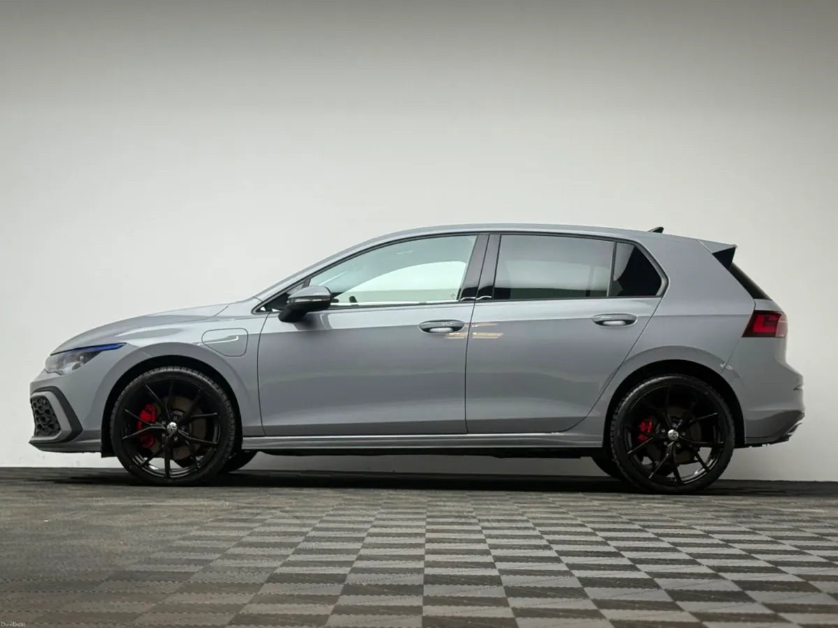 Volkswagen Golf GTE 1.4 TSI PHEV DSG - Image 4