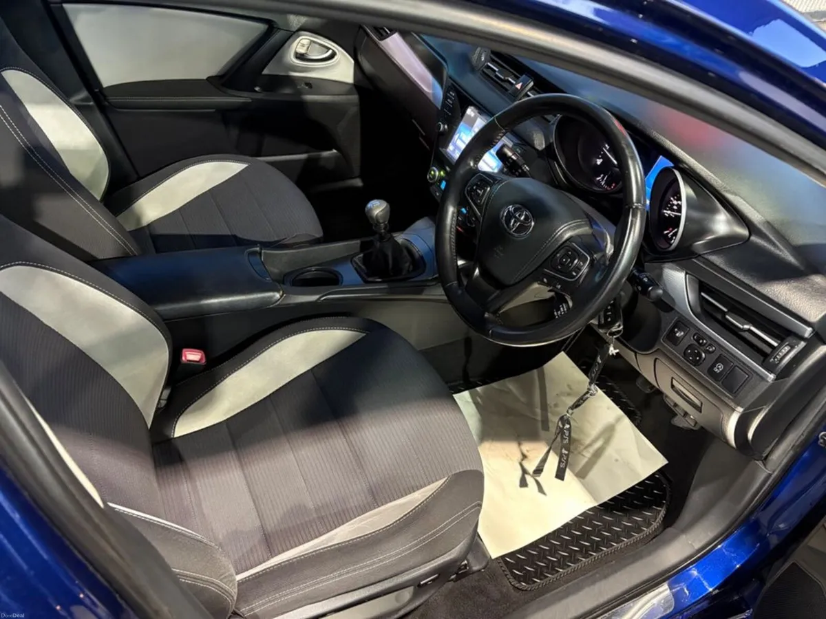 Toyota Avensis 1 6 D4D Business Edition Estate - Image 2