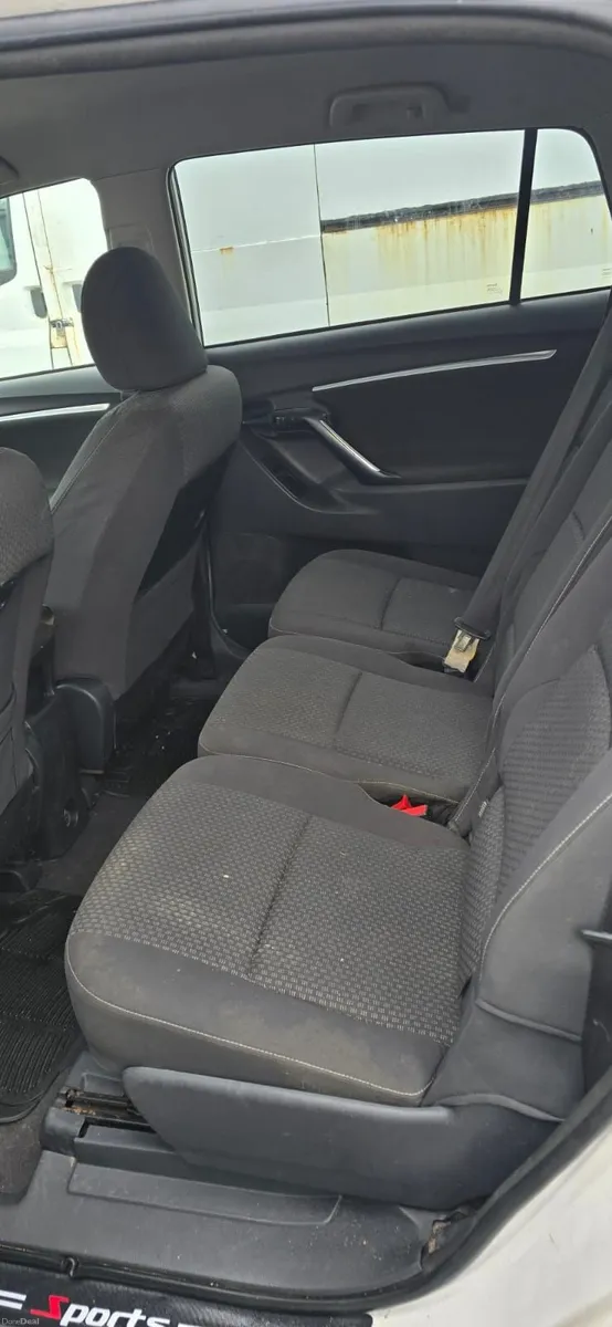 €5250 toyota verso 1.6 petrol manual 2013 - Image 2