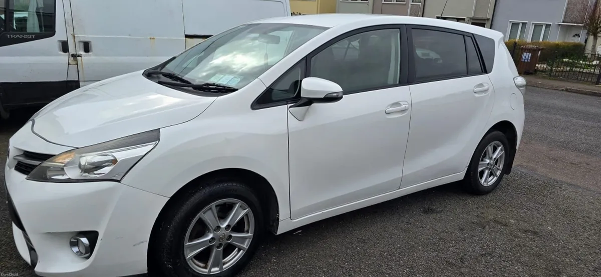€5250 toyota verso 1.6 petrol manual 2013 - Image 1