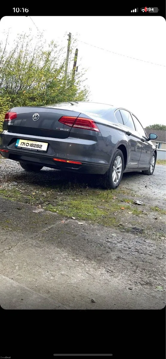 Volkswagen Passat - Image 1