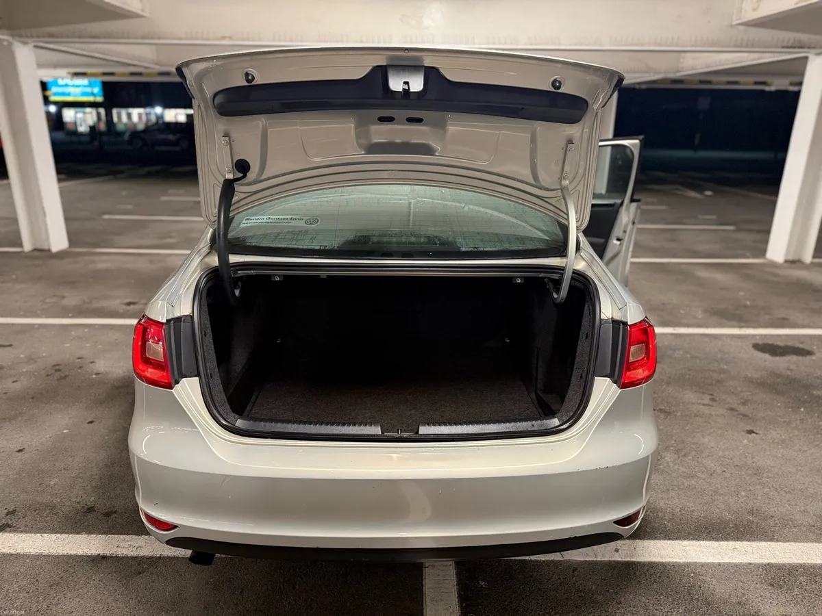 Volkswagen Jetta - Image 4