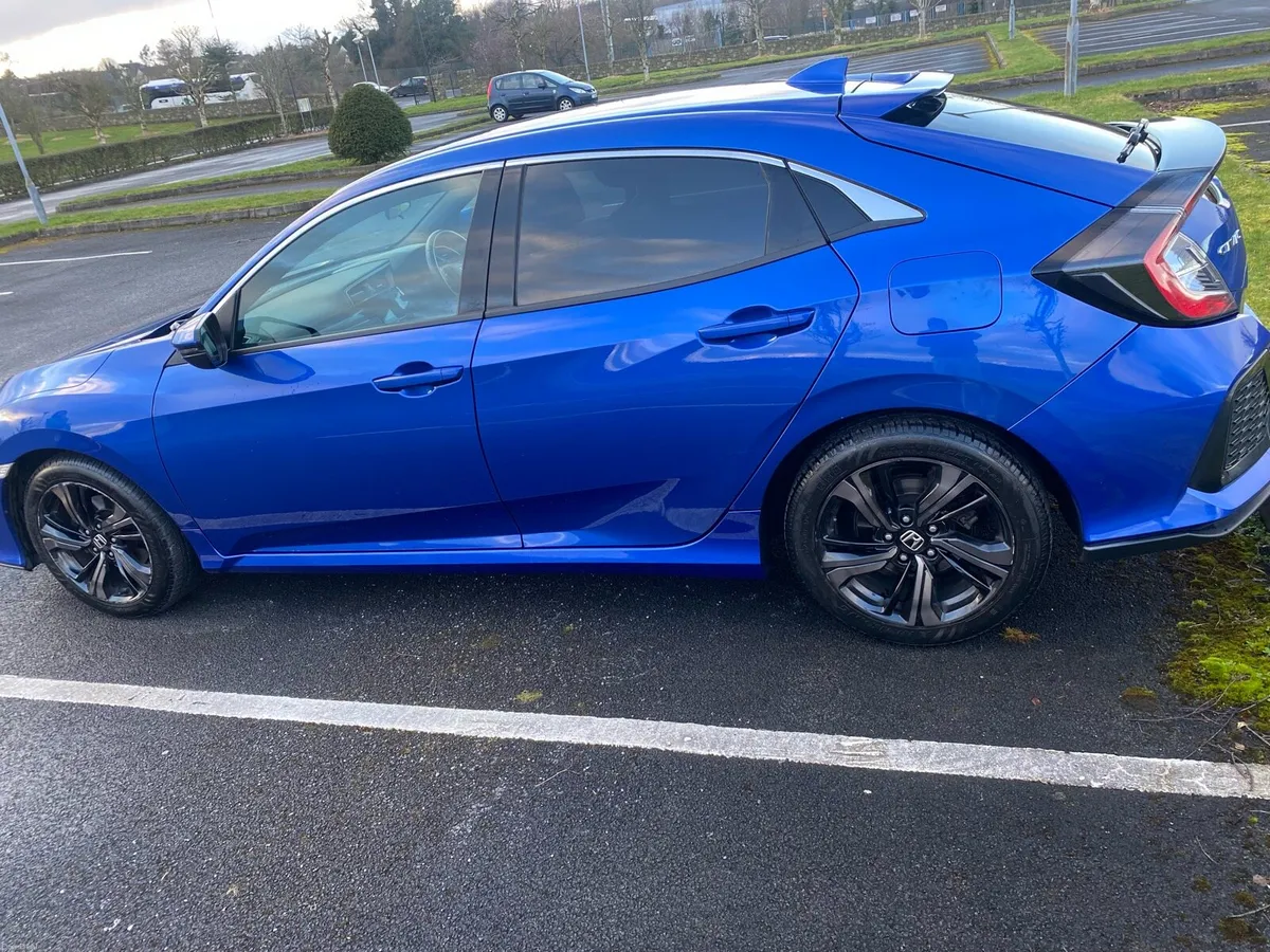Honda Civic 2018 - Image 2