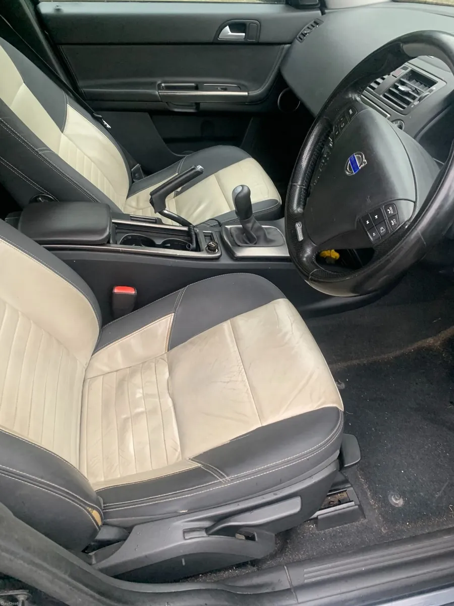 2011 VOLVO R DESIGN Diesel - Image 2