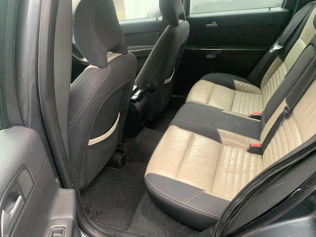 2011 VOLVO R DESIGN Diesel - Image 4