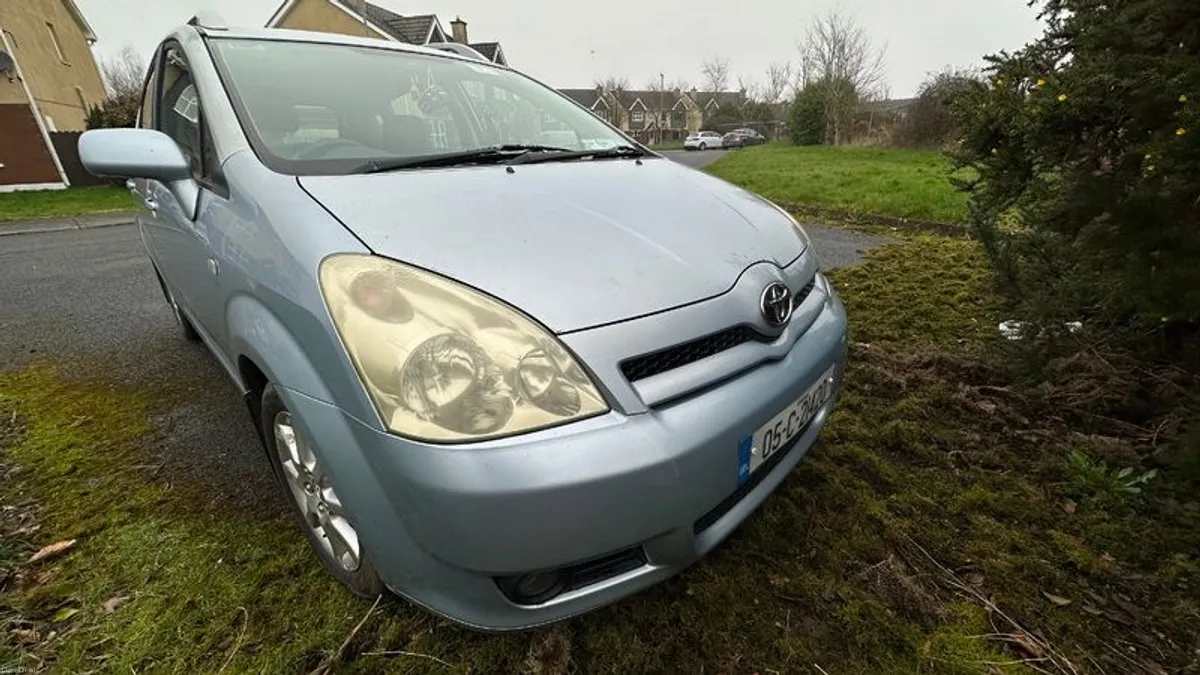 Toyota Corolla Verso - Image 1