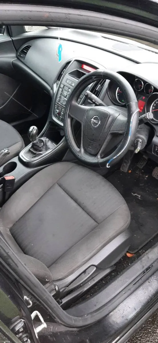 2012 opel Astra 1.4 petrol - Image 3