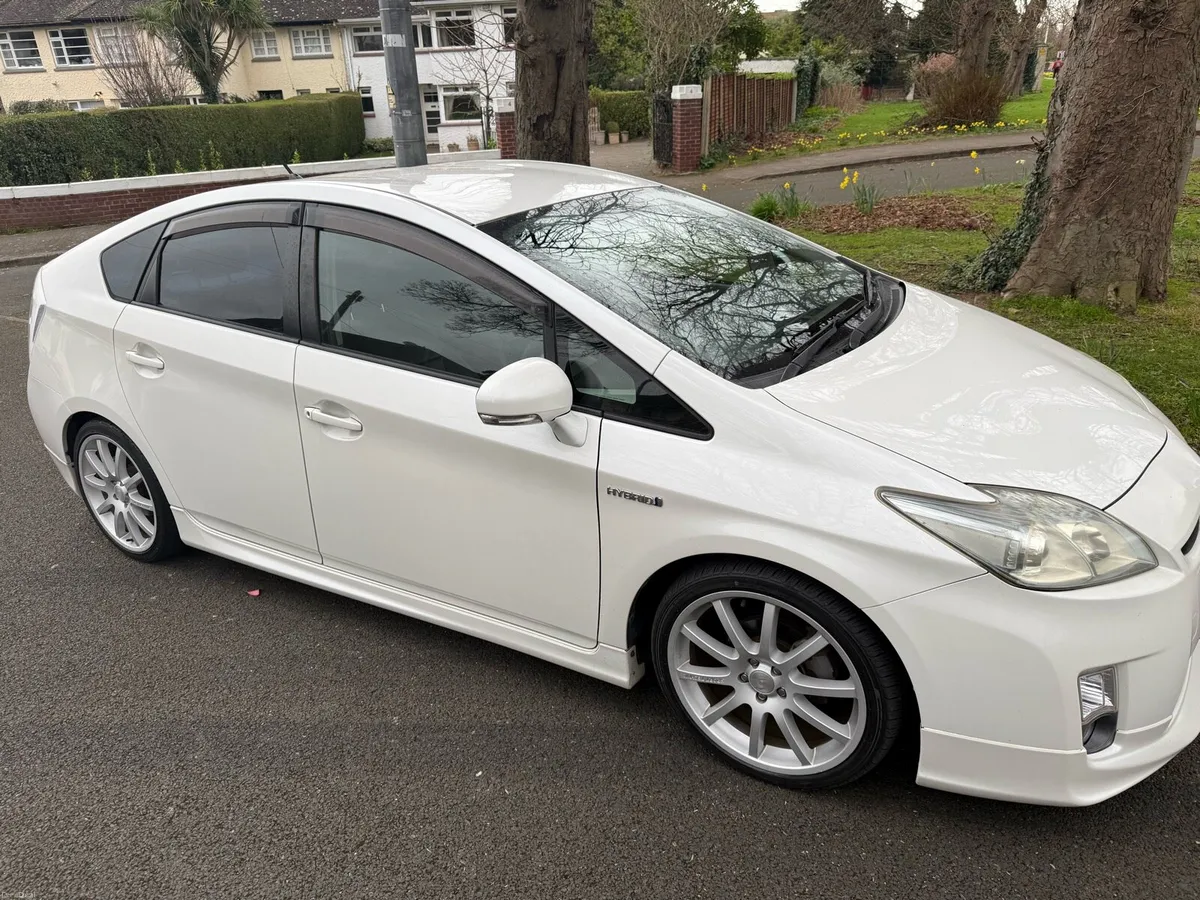 2011 Toyota Prius 138500 KMS - Image 1