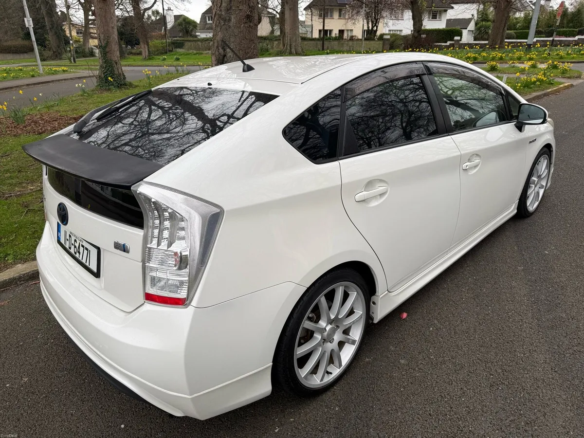 2011 Toyota Prius 138500 KMS - Image 3