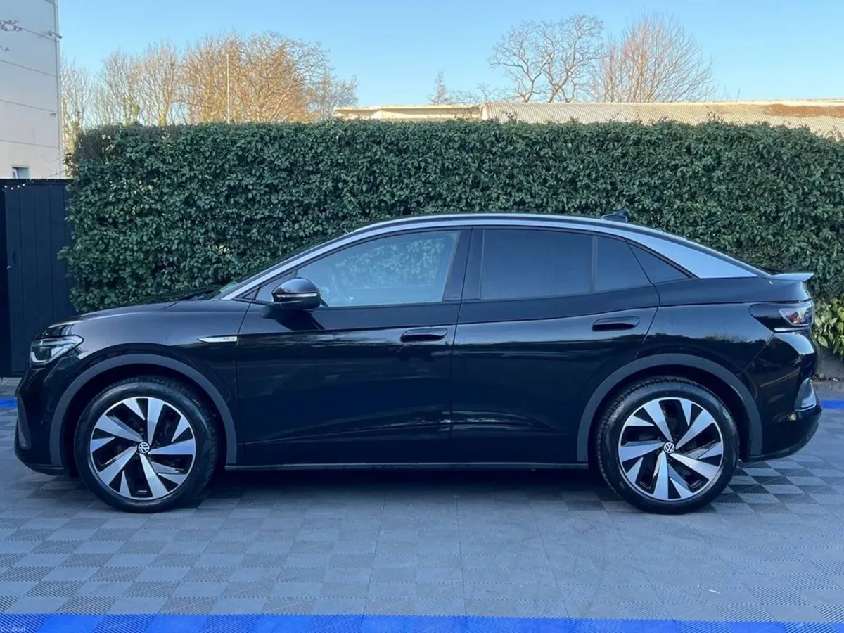 Volkswagen ID.5 STYLE PRO PERFORMANCE // PANORAMIC - Image 4