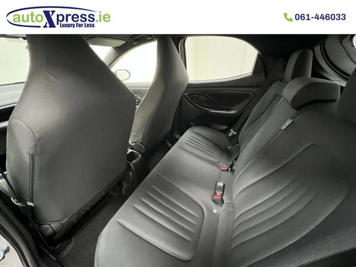 Toyota Yaris 1.5 HYBRID X Automatic, Reversing cam - Image 4