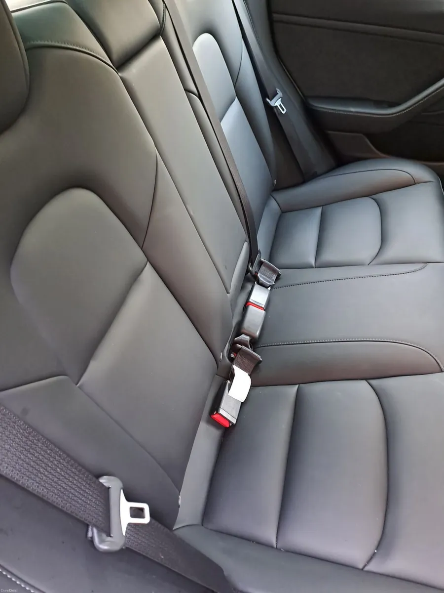 Tesla Model 3 2022 - Image 2