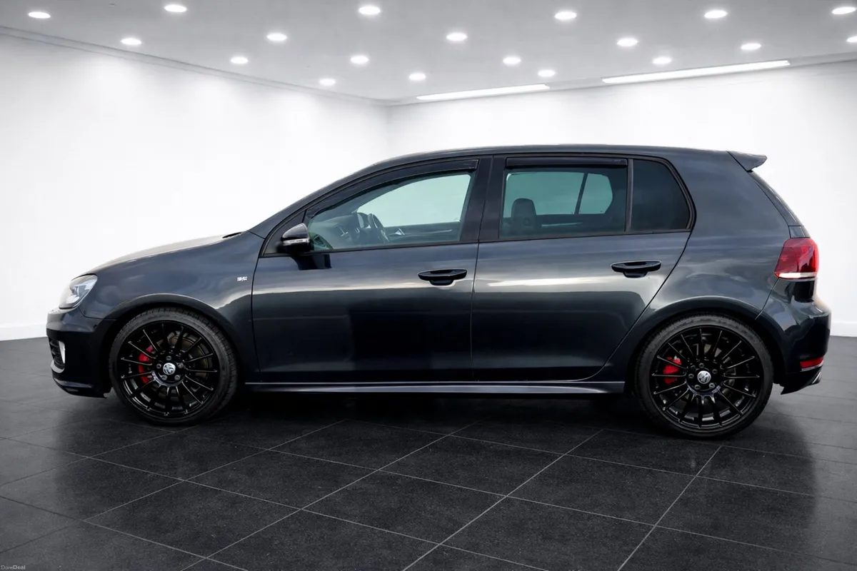 Volkswagen Golf GTI Edition 35 - Image 4