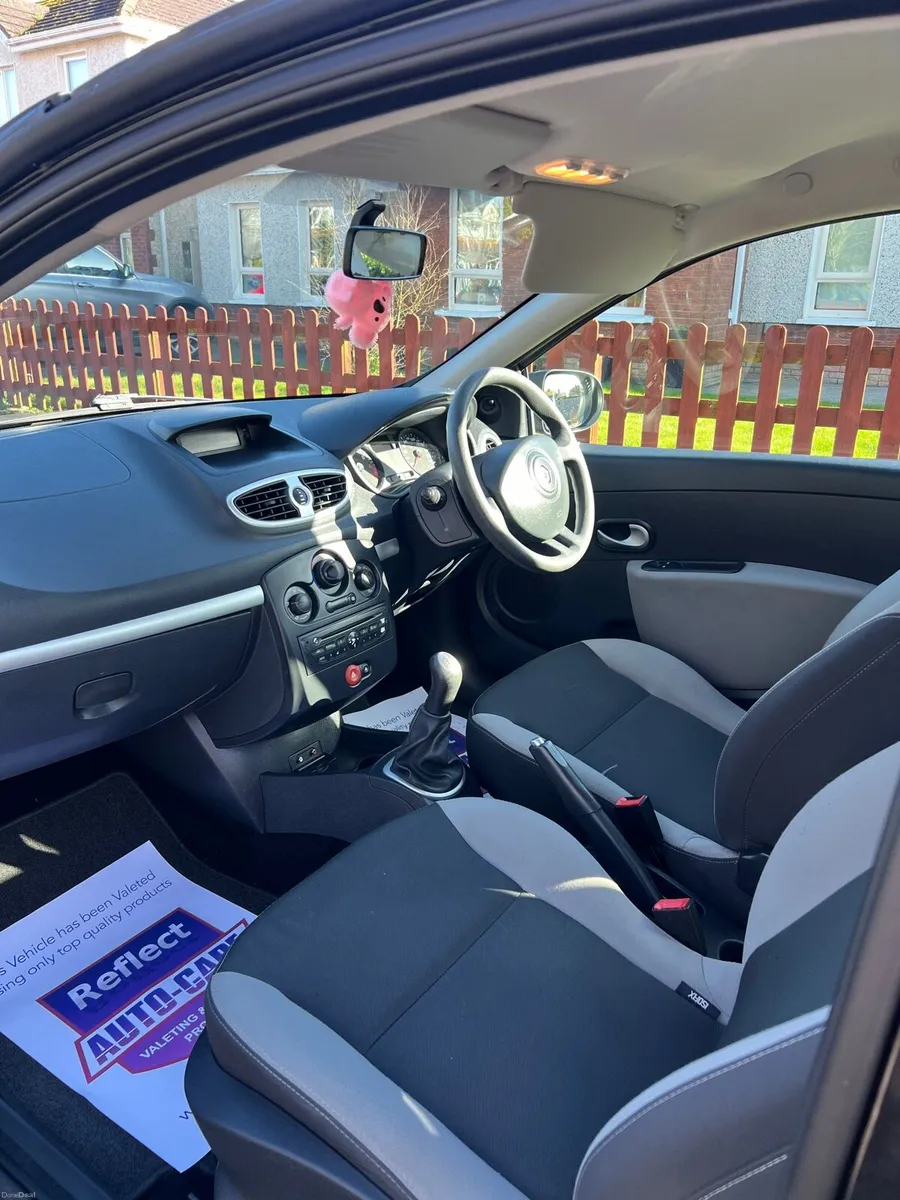 2012 Black Renault Clio - Image 2