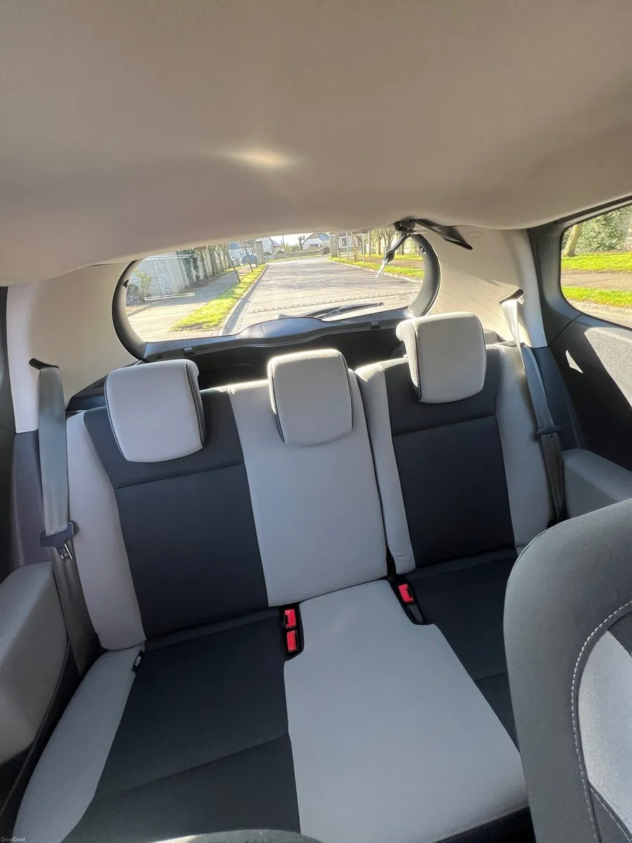 2012 Black Renault Clio - Image 3