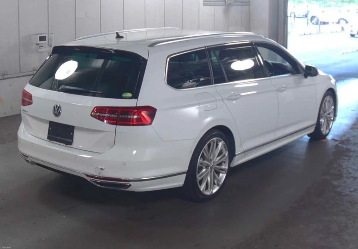 2019 Volkswagen Passat R-Line Wagon - Image 3