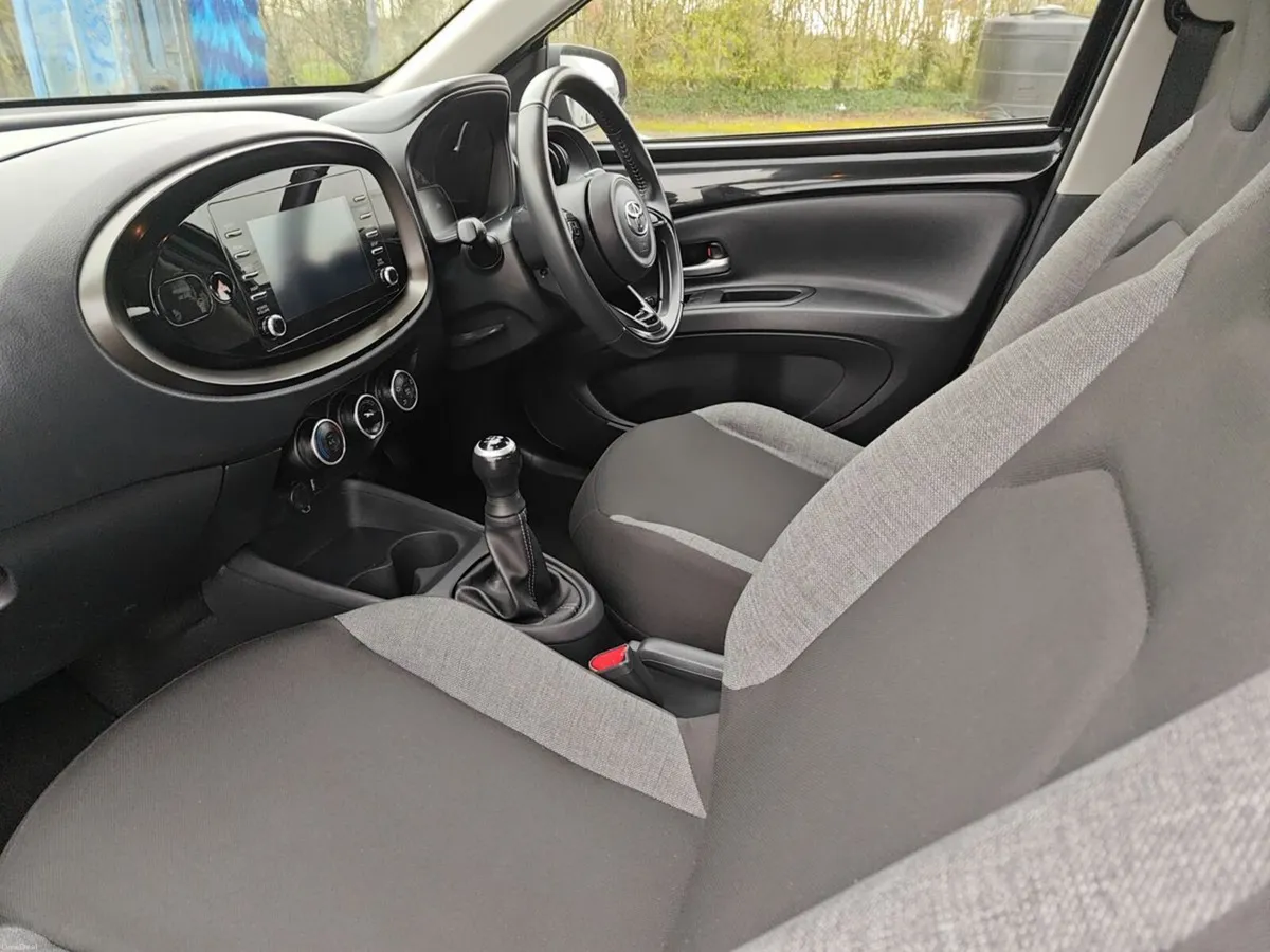 Toyota Aygo X PULSE 1.0 MANUAL - Image 3