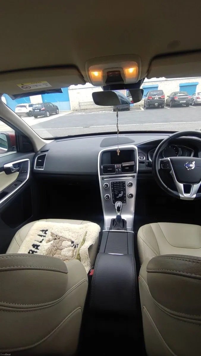 Volvo XC60 2016 2.4D4, AWD - Image 3