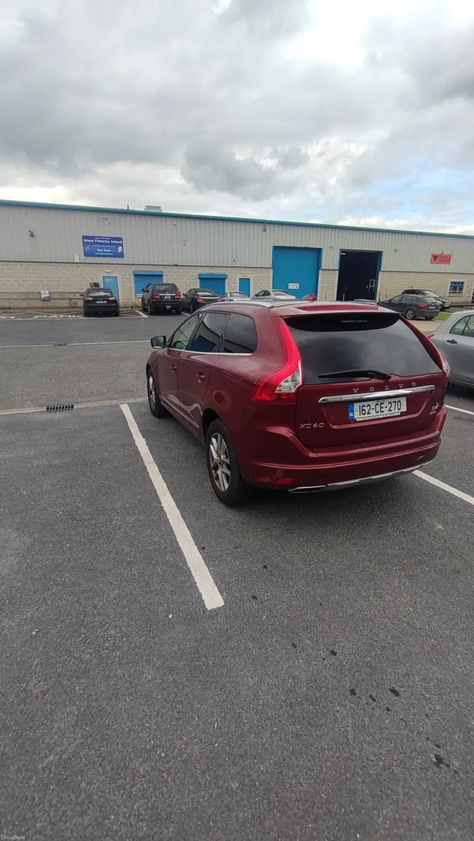 Volvo XC60 2016 2.4D AWD automatic - Image 3