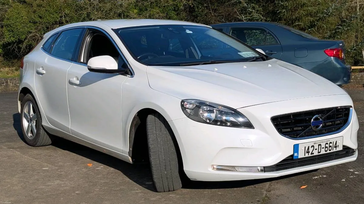 Volvo V40 1.6 Diesel–Reliable & Eco, Leather Trim - Image 1
