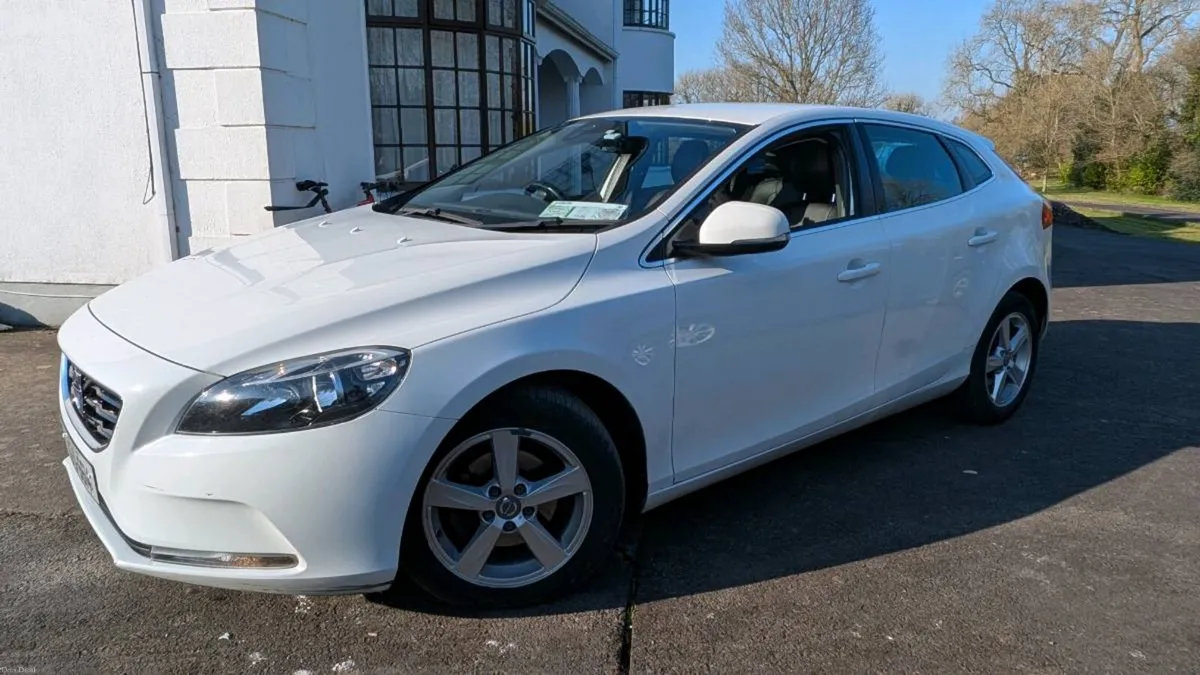Volvo V40 1.6 Diesel–Reliable & Eco, Leather Trim - Image 4
