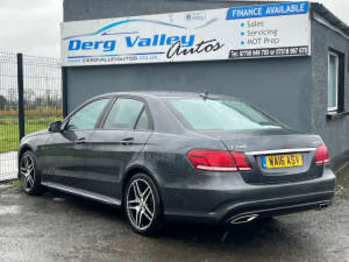 MERCEDES-BENZ E-CLASS 2.1 E220 AMG Night Edition - Image 4