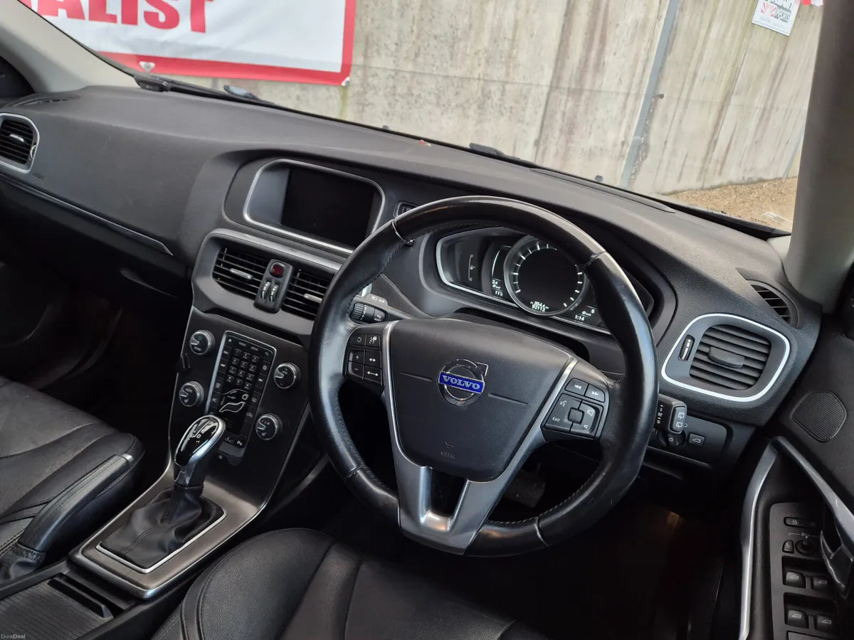 2015 VOLVO V40 AUTO 92KMS - Image 3
