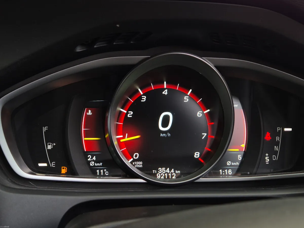 2015 VOLVO V40 AUTO 92KMS - Image 5