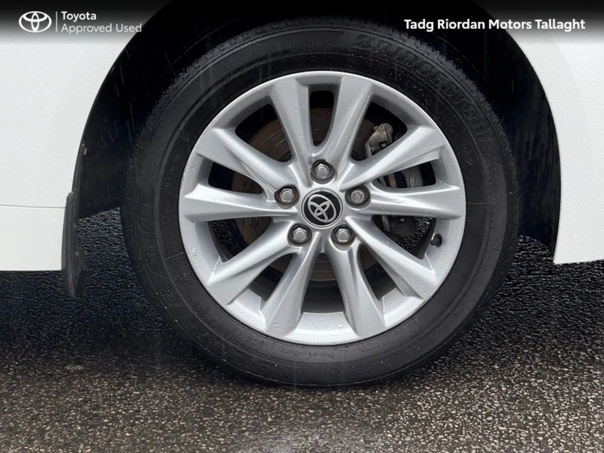 Toyota Corolla 1.8 HYBRID LUNA 4DR AUTO - Image 6