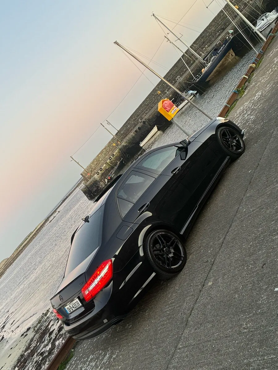 Mercedes Benz - Image 2