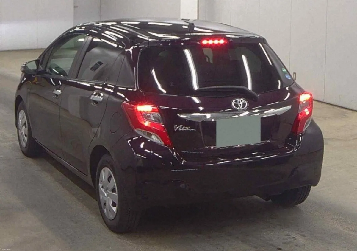 2016 Toyota Yaris Vitz - Image 4