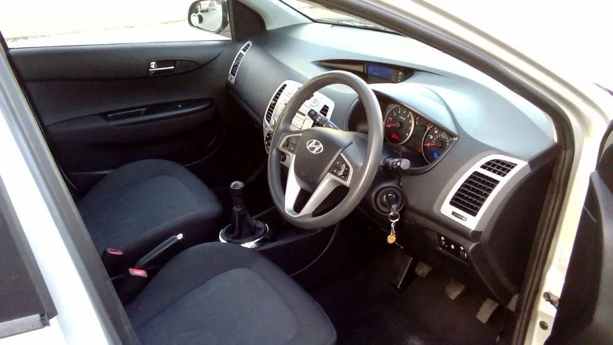 Hyundai i20 2012 - Image 2