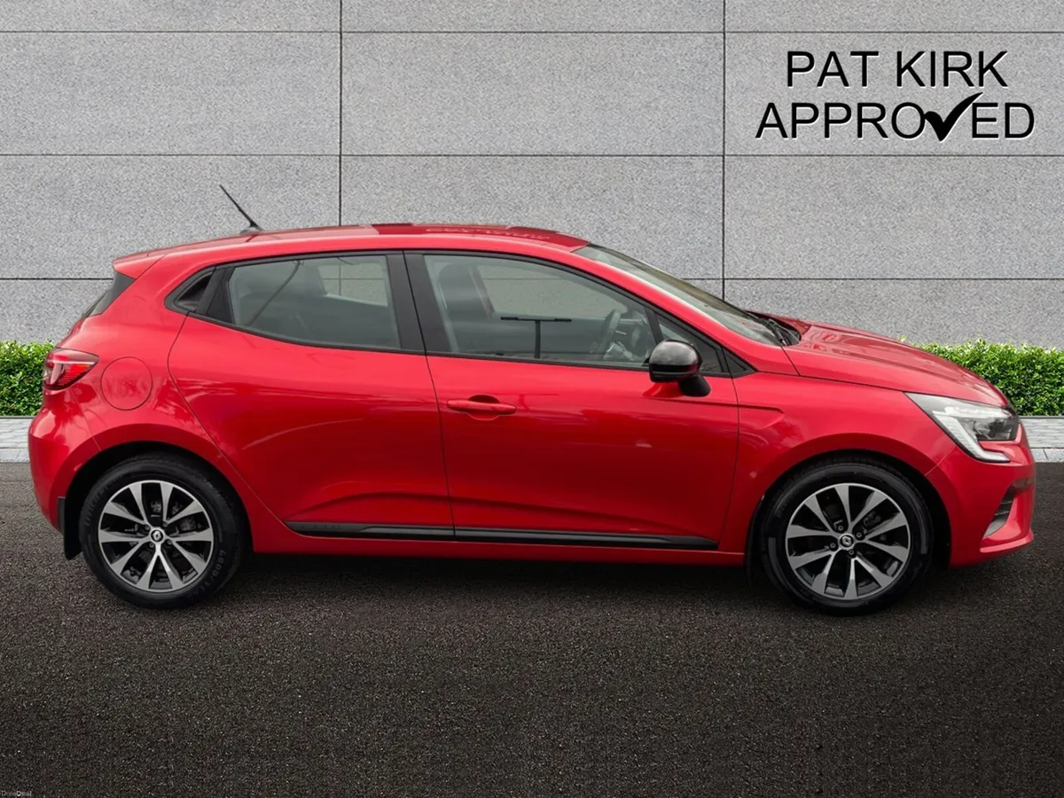 Renault Clio Hatchback Evolution - Image 3