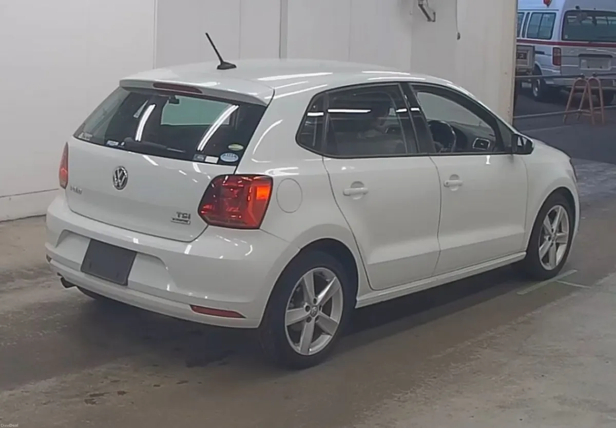 2016 Volkswagen Polo Highline - Image 3